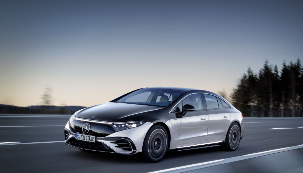 <span class="font-weight-bold" data-lab-font_weight_desktop="font-weight-bold">GLIR GJENNOM LUFTEN: </span>Med en luftmotstandskoeffisient på sensasjonelle 0,20, er Mercedes EQS verdens mest aerodynamiske produksjonsbil. <span class="font-weight-bold" data-lab-font_weight_desktop="font-weight-bold">GLIR GJENNOM LUFTEN: </span>Med en luftmotstandskoeffisient på sensasjonelle 0,20, er Mercedes EQS verdens mest aerodynamiske produksjonsbil.