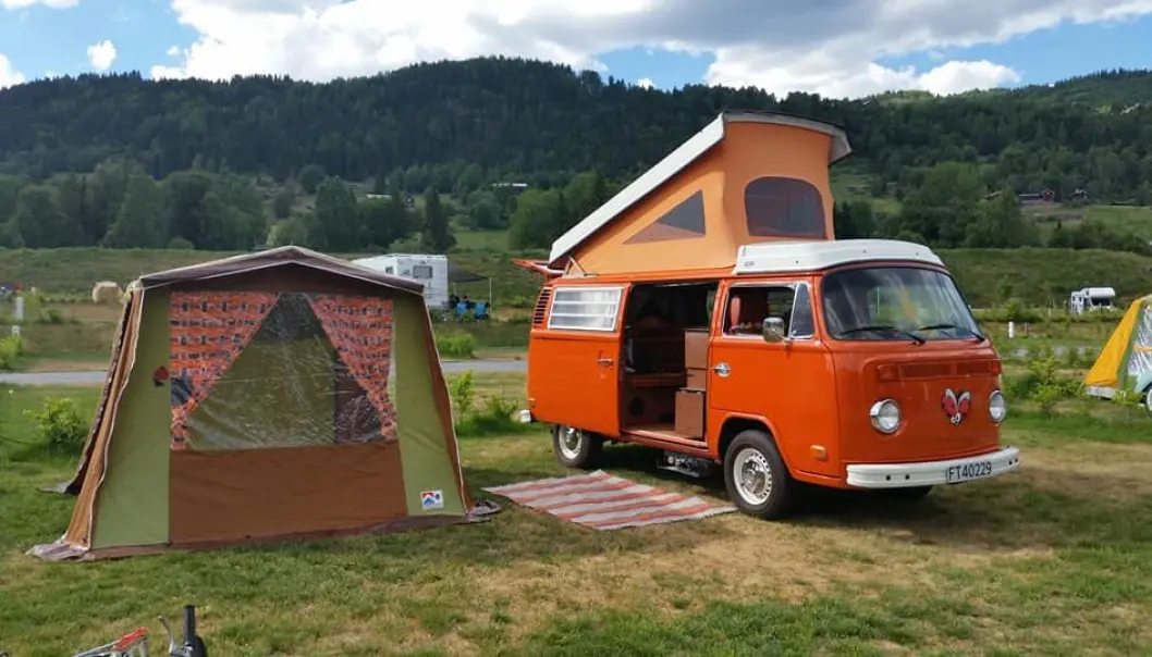 <span class="font-weight-bold" data-lab-font_weight_desktop="font-weight-bold">BILEN SOM BRANT:</span> Kari Harrydotter hadde mye moro med en VW Westfalia inntil den tok fyr og ble totalskadet. Westfalia er en tysk produsent som i mange tiår har ombygget Folkevognbusser til campingbruk på et ytterst sofistikert vis. <span class="font-weight-bold" data-lab-font_weight_desktop="font-weight-bold">BILEN SOM BRANT:</span> Kari Harrydotter hadde mye moro med en VW Westfalia inntil den tok fyr og ble totalskadet. Westfalia er en tysk produsent som i mange tiår har ombygget Folkevognbusser til campingbruk på et ytterst sofistikert vis.