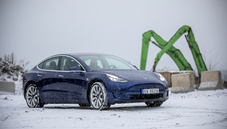 SVAKHETER? Svenske Tesla-eiere er ikke fornøyde med lakkvaliteten.