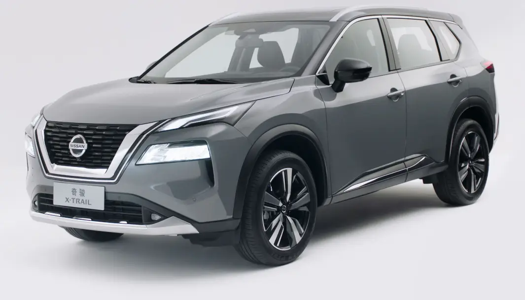 RAV4-KONKURRENT: Nissan X-trail er i samme kategori som Toyotas storselger - men kan leveres med en tredje seterad. RAV4-KONKURRENT: Nissan X-trail er i samme kategori som Toyotas storselger - men kan leveres med en tredje seterad.