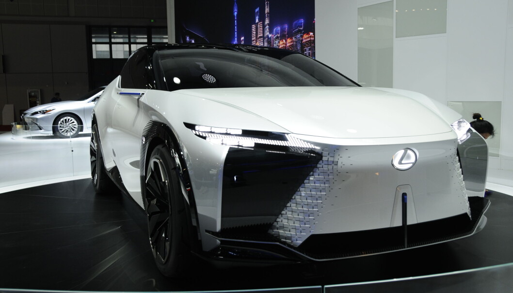 <span class=" font-weight-bold" data-lab-font_weight_desktop="font-weight-bold">EL-LEXUS: </span>Toyotas luksusdivisjon viste sin elektriske konseptbil, LF-Z. Middels ambisiøst med 90 kWt og 60 mil rekkevidde. <span class=" font-weight-bold" data-lab-font_weight_desktop="font-weight-bold">EL-LEXUS: </span>Toyotas luksusdivisjon viste sin elektriske konseptbil, LF-Z. Middels ambisiøst med 90 kWt og 60 mil rekkevidde.