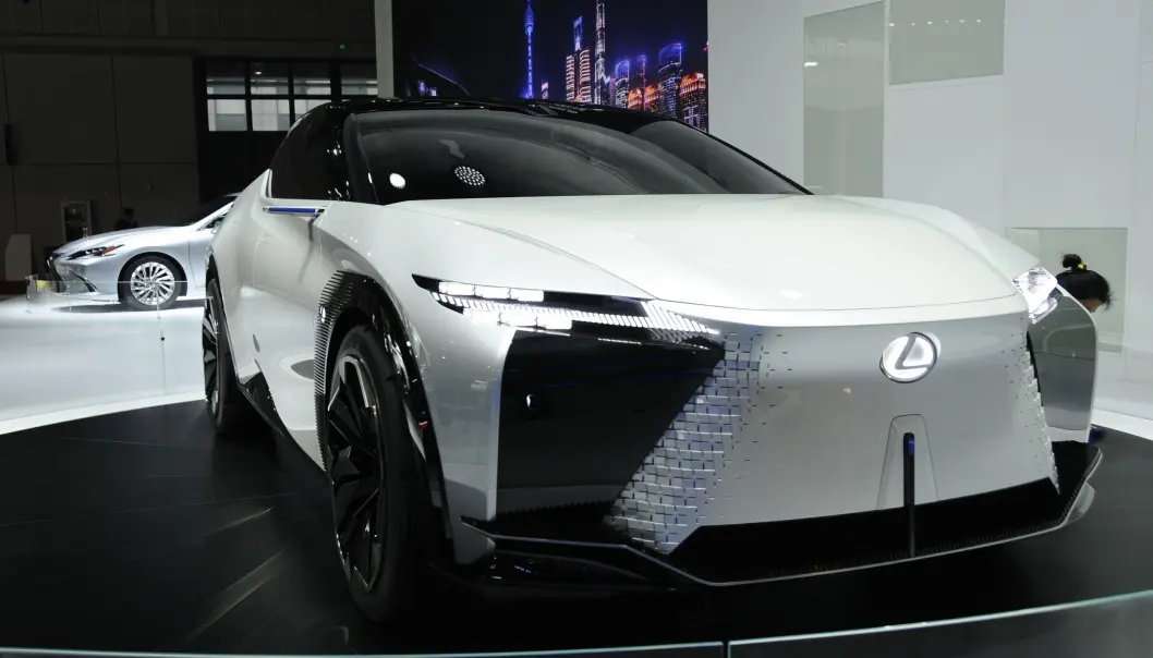 <span class=" font-weight-bold" data-lab-font_weight_desktop="font-weight-bold">EL-LEXUS: </span>Toyotas luksusdivisjon viste sin elektriske konseptbil, LF-Z. Middels ambisiøst med 90 kWt og 60 mil rekkevidde. <span class=" font-weight-bold" data-lab-font_weight_desktop="font-weight-bold">EL-LEXUS: </span>Toyotas luksusdivisjon viste sin elektriske konseptbil, LF-Z. Middels ambisiøst med 90 kWt og 60 mil rekkevidde.