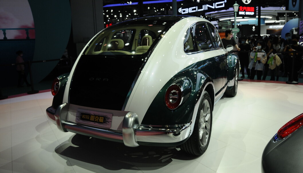 <span class=" font-weight-bold" data-lab-font_weight_desktop="font-weight-bold">OGSÅ BAK...: </span>Likheten med VW-klassikeren er ikke mindre når man betrakter hekken! <span class=" font-weight-bold" data-lab-font_weight_desktop="font-weight-bold">OGSÅ BAK...: </span>Likheten med VW-klassikeren er ikke mindre når man betrakter hekken!