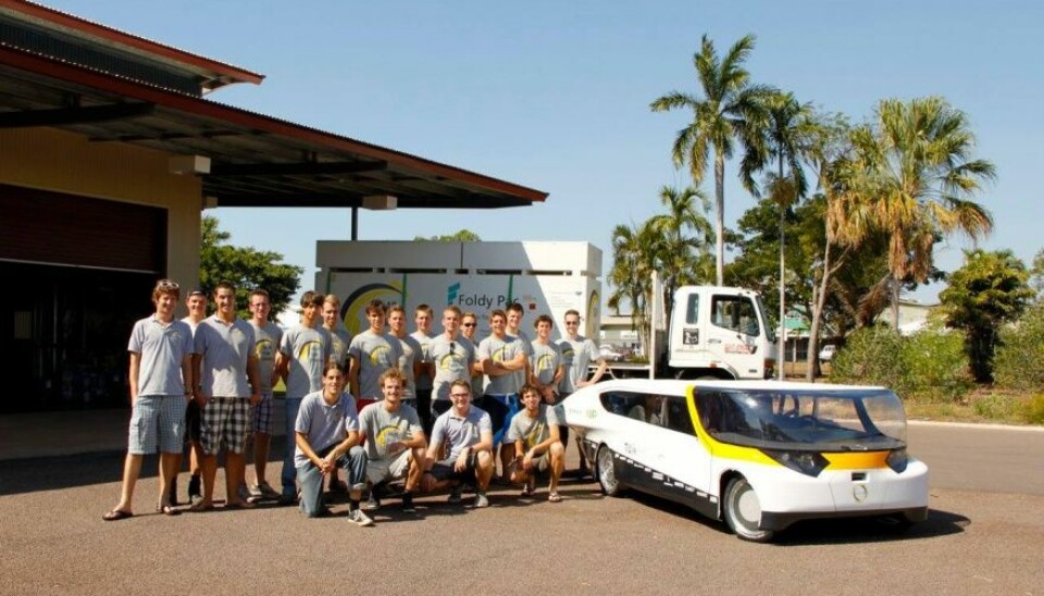 SLIK STARTET DET: Lightyear-grunnlegger Lex Hoefsloot ledet dette universitetslaget til seier i World Solar Challenge i 2012.