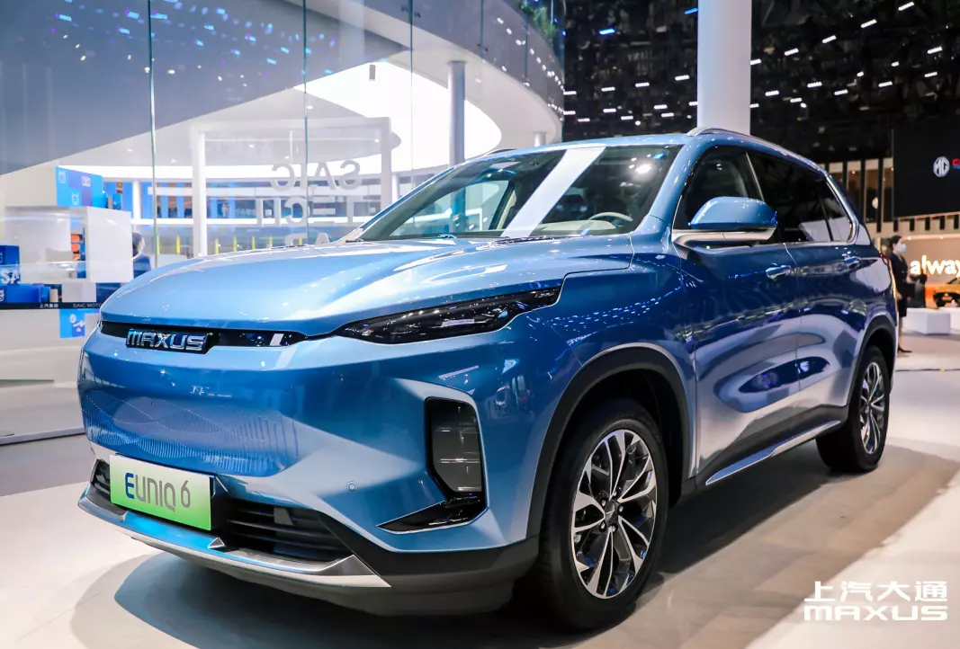 EN KINESISK TIL: Maxus Euniq 6 skal lanseres innen utgangen av året. Her vises den på Auto Shanghai.