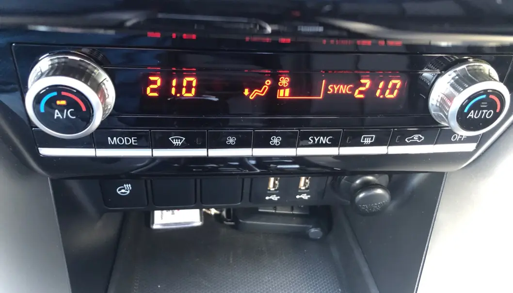 <span class=" font-weight-bold" data-lab-font_weight_desktop="font-weight-bold">ORANSJE:</span> Dette er velkjente farger og symboler for eiere av Mitsubishi. Fysiske hjul og knapper er et ønske fra mange. <span class=" font-weight-bold" data-lab-font_weight_desktop="font-weight-bold">ORANSJE:</span> Dette er velkjente farger og symboler for eiere av Mitsubishi. Fysiske hjul og knapper er et ønske fra mange.