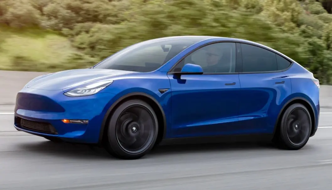 <span class=" font-weight-bold" data-lab-font_weight_desktop="font-weight-bold">KOMMER:</span> Det er vanskelig å se forskjell på kommende Model Y og etablerte Model 3, med mindre de står ved siden av hverandre. Men Y er litt høyere og mer SUV-preget. <span class=" font-weight-bold" data-lab-font_weight_desktop="font-weight-bold">KOMMER:</span> Det er vanskelig å se forskjell på kommende Model Y og etablerte Model 3, med mindre de står ved siden av hverandre. Men Y er litt høyere og mer SUV-preget.