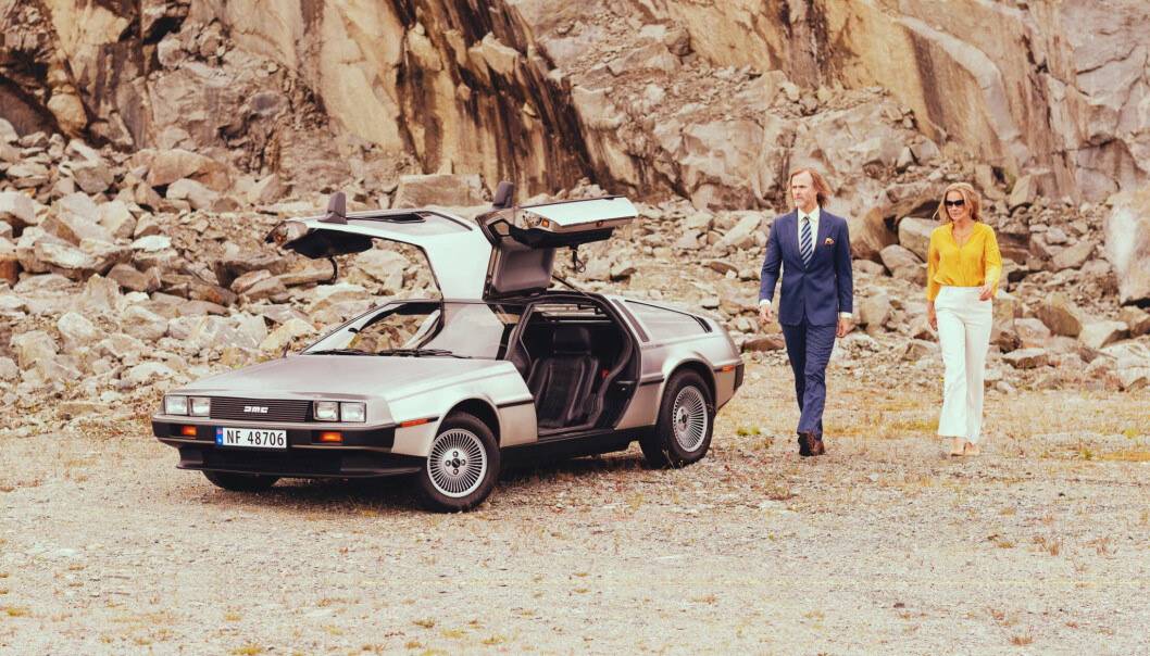 <span class="font-weight-bold" data-lab-font_weight_desktop="font-weight-bold">VING-VING-SITUASJON:</span> Haakon Laastad er en samler og sanker som handler veteranbiler av ymse merker, også nylig en DeLorean. Her med Kjersti Eriksen Isdahl. <span class="font-weight-bold" data-lab-font_weight_desktop="font-weight-bold">VING-VING-SITUASJON:</span> Haakon Laastad er en samler og sanker som handler veteranbiler av ymse merker, også nylig en DeLorean. Her med Kjersti Eriksen Isdahl.