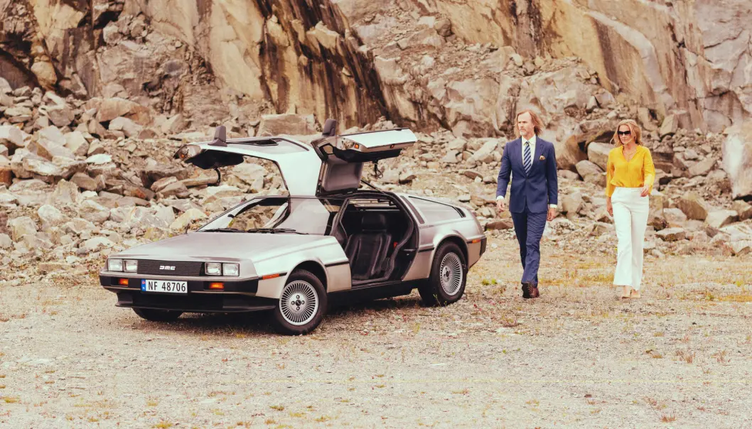 <span class="font-weight-bold" data-lab-font_weight_desktop="font-weight-bold">VING-VING-SITUASJON:</span> Haakon Laastad er en samler og sanker som handler veteranbiler av ymse merker, også nylig en DeLorean. Her med Kjersti Eriksen Isdahl. <span class="font-weight-bold" data-lab-font_weight_desktop="font-weight-bold">VING-VING-SITUASJON:</span> Haakon Laastad er en samler og sanker som handler veteranbiler av ymse merker, også nylig en DeLorean. Her med Kjersti Eriksen Isdahl.