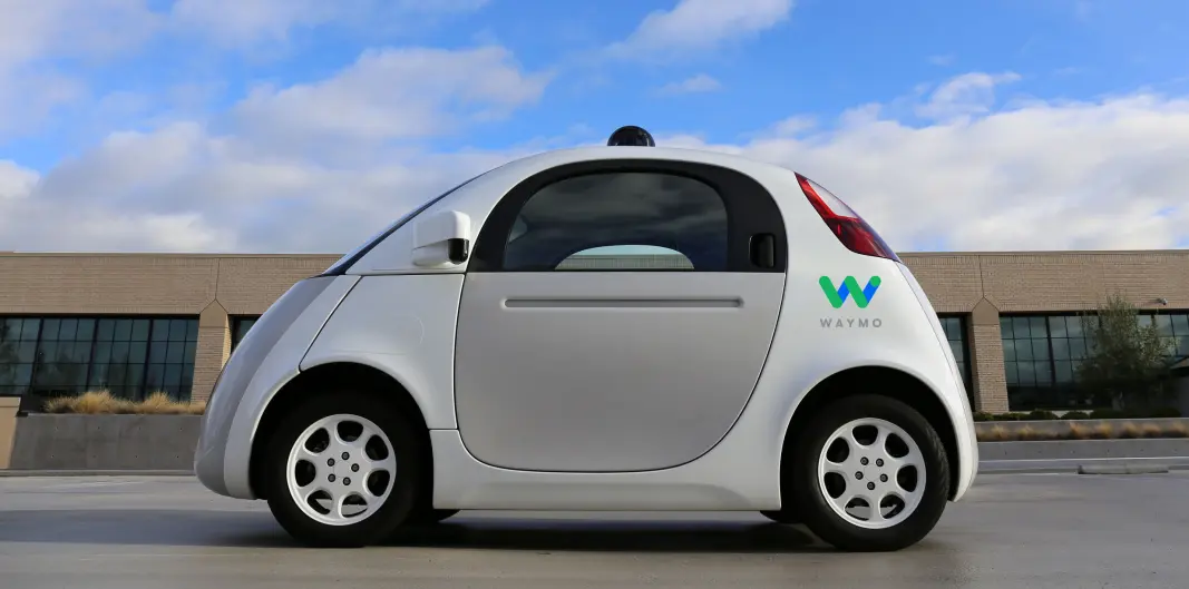 <span class=" font-weight-bold" data-lab-font_weight_desktop="font-weight-bold">GOOGLE-BILEN: </span>Det helt selvkjørende «egget på hjul» ved navn Firefly ble vist som prototype i mai 2014. Den høstet mye applaus, og en del lattersalver frem til den ble starten på den store AD-satsingen til det som ble Waymo i 2016. <span class=" font-weight-bold" data-lab-font_weight_desktop="font-weight-bold">GOOGLE-BILEN: </span>Det helt selvkjørende «egget på hjul» ved navn Firefly ble vist som prototype i mai 2014. Den høstet mye applaus, og en del lattersalver frem til den ble starten på den store AD-satsingen til det som ble Waymo i 2016.