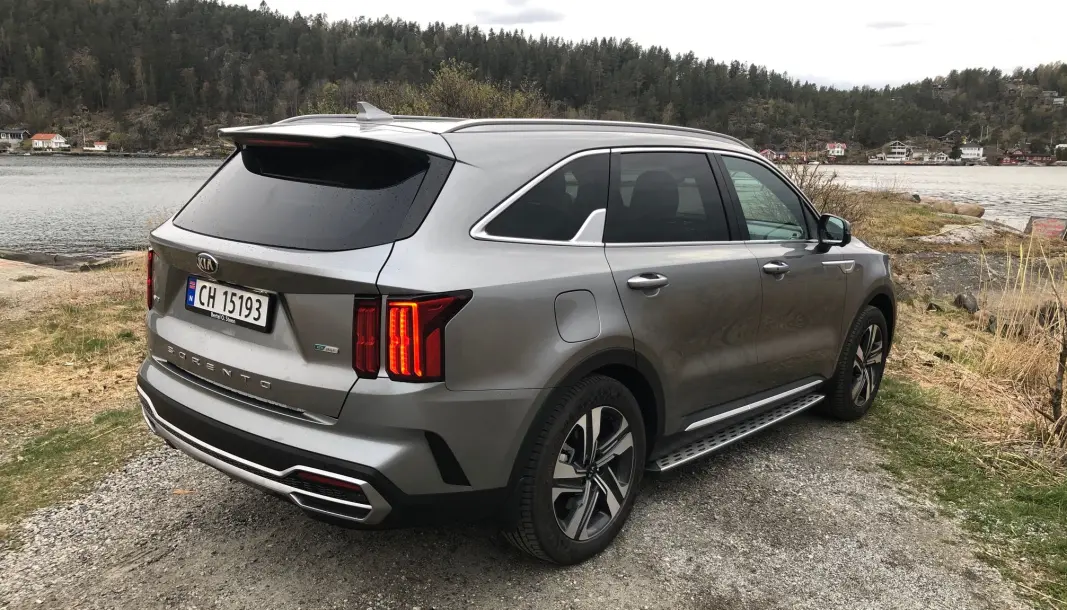 <span class=" font-weight-bold" data-lab-font_weight_desktop="font-weight-bold">DESIGN: </span>Kia har blitt flinke til å balansere det funksjonelle med de elegante i designet. Sorento er ette vår mening en av de lekreste SUV-ene i denne klassen. <span class=" font-weight-bold" data-lab-font_weight_desktop="font-weight-bold">DESIGN: </span>Kia har blitt flinke til å balansere det funksjonelle med de elegante i designet. Sorento er ette vår mening en av de lekreste SUV-ene i denne klassen.