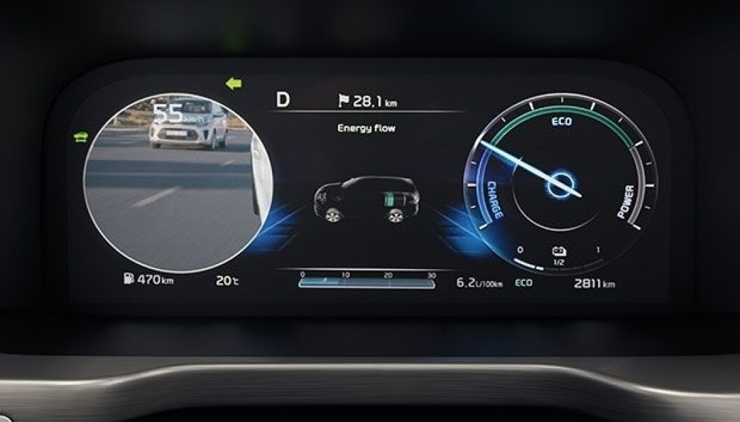 <span class=" font-weight-bold" data-lab-font_weight_desktop="font-weight-bold">NYTTIG:</span> Blindsonekameraet viser deg omgivelsene i venstre klokke når du blinker til venstre, og motsatt til høyre. En ypperlig løsning. <span class=" font-weight-bold" data-lab-font_weight_desktop="font-weight-bold">NYTTIG:</span> Blindsonekameraet viser deg omgivelsene i venstre klokke når du blinker til venstre, og motsatt til høyre. En ypperlig løsning.