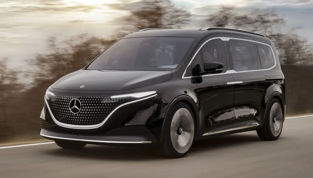 ELEKTRIFISERER FAMILIEN: Dette er den andre batteridrevne familiefrakteren fra Mercedes-Benz. 7-seteren EQT kommer i salg i 2022. ELEKTRIFISERER FAMILIEN: Dette er den andre batteridrevne familiefrakteren fra Mercedes-Benz. 7-seteren EQT kommer i salg i 2022.