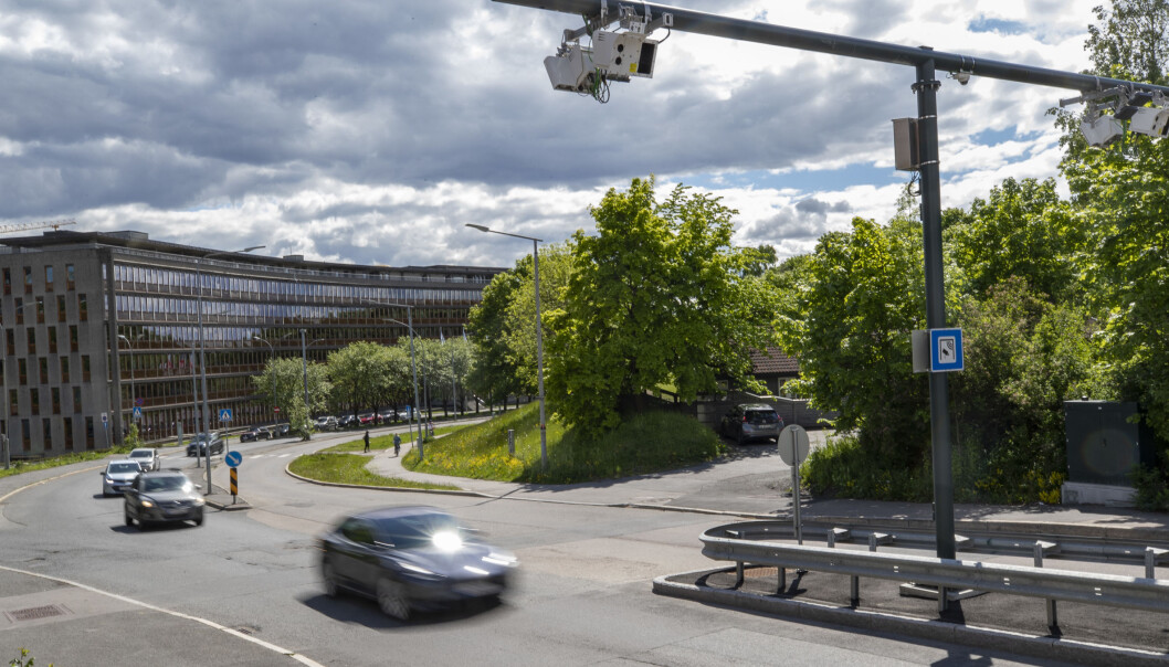 INGEN TAKSTER: Ved bomstasjonene i byene får du ikke vite prisen når du passerer. Her på Majorstua i Oslo. INGEN TAKSTER: Ved bomstasjonene i byene får du ikke vite prisen når du passerer. Her på Majorstua i Oslo.