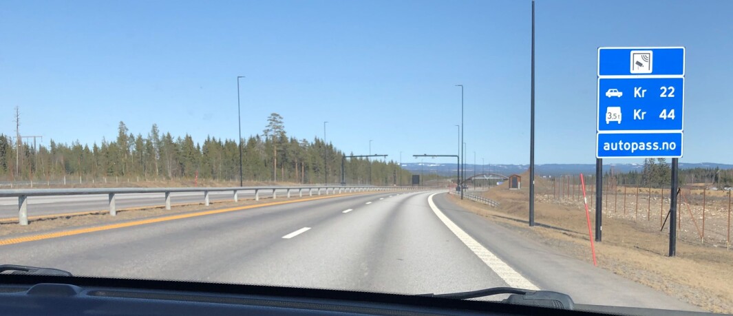 <span class=" font-weight-bold" data-lab-font_weight_desktop="font-weight-bold">GØY PÅ LANDET: </span>På motorveiene utenfor bystrøk får du vite prisene. Her fra den nye motorveien ved Elverum. <span class=" font-weight-bold" data-lab-font_weight_desktop="font-weight-bold">GØY PÅ LANDET: </span>På motorveiene utenfor bystrøk får du vite prisene. Her fra den nye motorveien ved Elverum.
