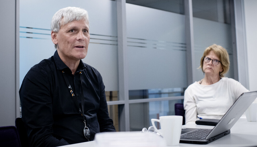 INGEN LOVHJEMMEL: Åge Jensen, sjef for brukerfinansiering i Statens vegvesen, og kommunikasjonsrådgiver Beate Viktoria Ørbeck. INGEN LOVHJEMMEL: Åge Jensen, sjef for brukerfinansiering i Statens vegvesen, og kommunikasjonsrådgiver Beate Viktoria Ørbeck.