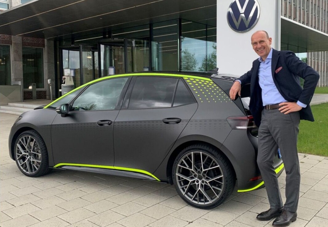 ELEKTRISK RACER-ID: VW-boss Ralf Brandstätter skryter av jobben teamet til Andreas Reckewerth har gjort med å utvikle konseptet ID.X. ELEKTRISK RACER-ID: VW-boss Ralf Brandstätter skryter av jobben teamet til Andreas Reckewerth har gjort med å utvikle konseptet ID.X.