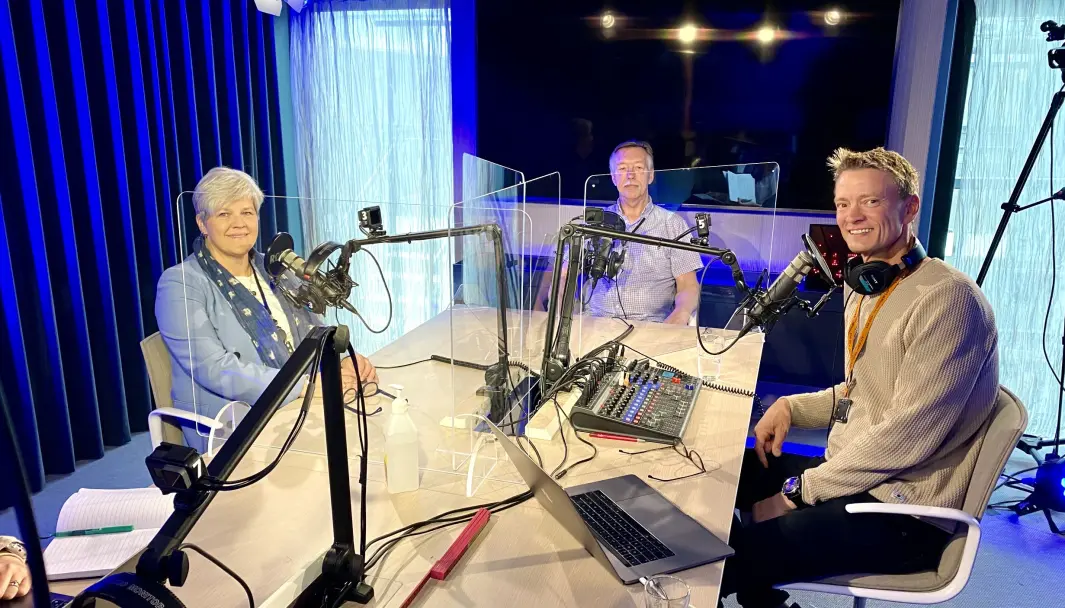 KLAR TIL Å SVARE: Vigdis Svennungsen, leder i NAF Advokat og teknisk konsulent Audun Bergerud med programleder Harald Wisløff (t.h.) under innspilling av torsdagens nettmøte. KLAR TIL Å SVARE: Vigdis Svennungsen, leder i NAF Advokat og teknisk konsulent Audun Bergerud med programleder Harald Wisløff (t.h.) under innspilling av torsdagens nettmøte.