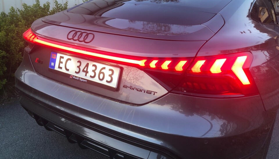KJENNETEGN: I likhet med tvillingen Porsche Taycan, har Audi GT en ganske spektakulær lyssignatur over hekken.
