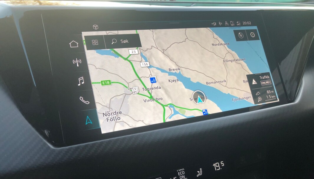 <span class=" font-weight-bold" data-lab-font_weight_desktop="font-weight-bold">INTUITIVT:</span> Det er lett å forstå en Audi, og det meste er lettbetjent. Men en del symboler og den generelle layouten burde vært løftet et hakk i en millionbil som dette. <span class=" font-weight-bold" data-lab-font_weight_desktop="font-weight-bold">INTUITIVT:</span> Det er lett å forstå en Audi, og det meste er lettbetjent. Men en del symboler og den generelle layouten burde vært løftet et hakk i en millionbil som dette.