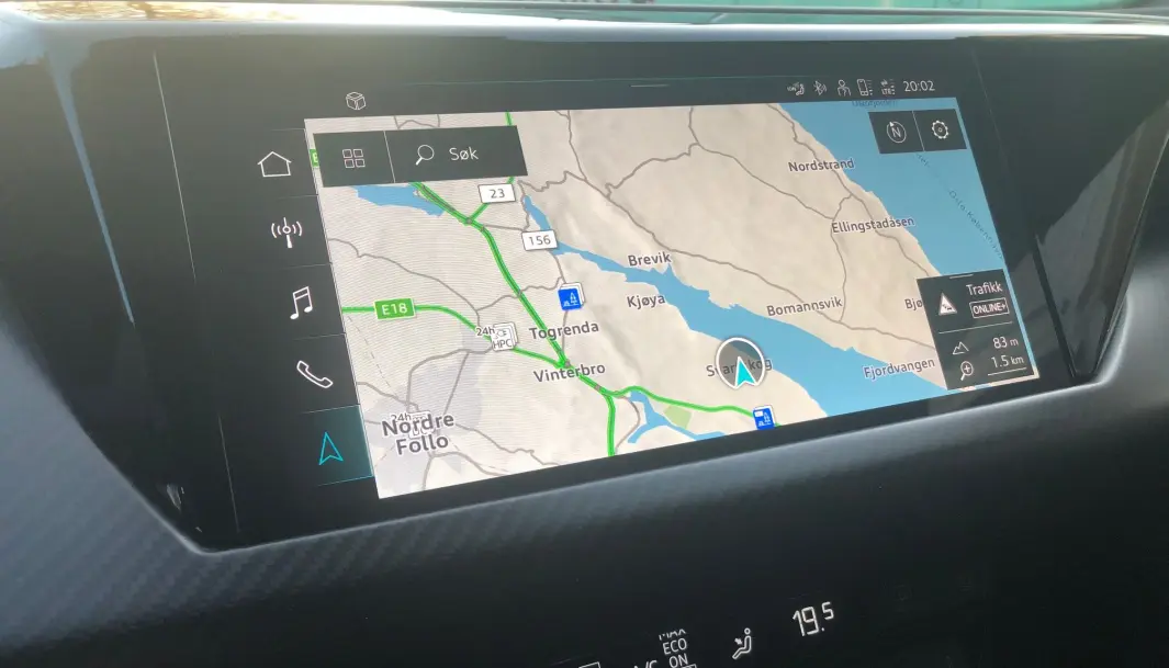 <span class=" font-weight-bold" data-lab-font_weight_desktop="font-weight-bold">INTUITIVT:</span> Det er lett å forstå en Audi, og det meste er lettbetjent. Men en del symboler og den generelle layouten burde vært løftet et hakk i en millionbil som dette. <span class=" font-weight-bold" data-lab-font_weight_desktop="font-weight-bold">INTUITIVT:</span> Det er lett å forstå en Audi, og det meste er lettbetjent. Men en del symboler og den generelle layouten burde vært løftet et hakk i en millionbil som dette.