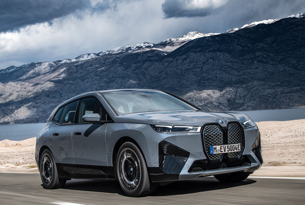 POPULÆR: BMW iX kryper opp mot millionen i pris for en godt utstyrt variant, men etterspørselen bare stiger. POPULÆR: BMW iX kryper opp mot millionen i pris for en godt utstyrt variant, men etterspørselen bare stiger.