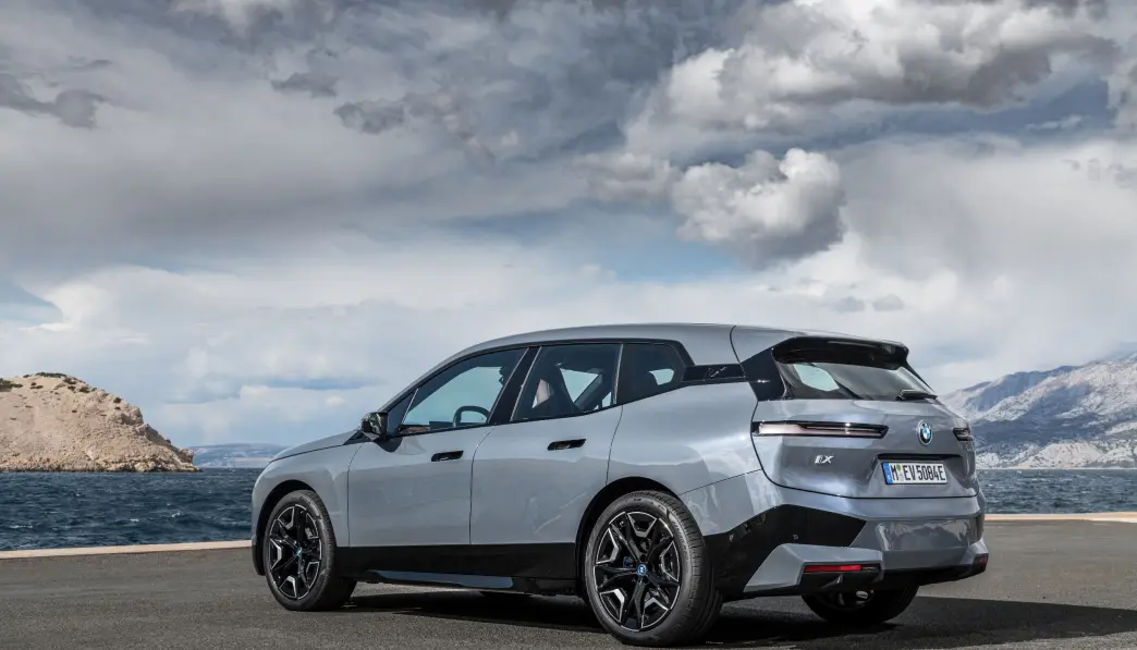 <span class=" font-weight-bold" data-lab-font_weight_desktop="font-weight-bold">DESIGNBOMBE: </span>BMW har igjen satt en helt ny standard med design. iX er en modell det tar lang tid å venne seg til. <span class=" font-weight-bold" data-lab-font_weight_desktop="font-weight-bold">DESIGNBOMBE: </span>BMW har igjen satt en helt ny standard med design. iX er en modell det tar lang tid å venne seg til.