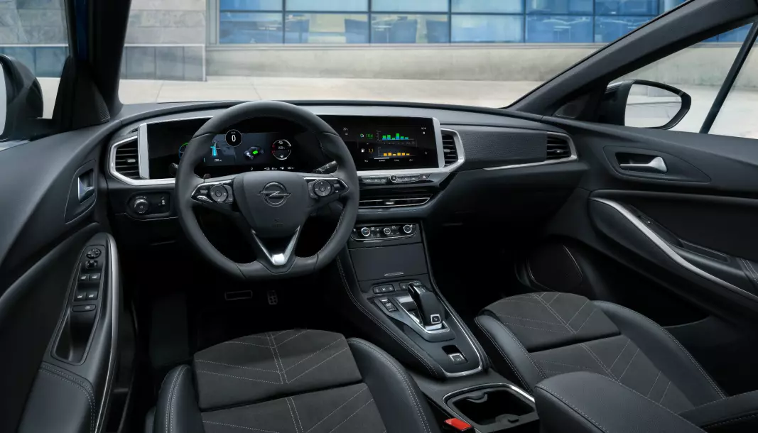 HELT NYTT: Også Opels kompakt-SUV Grandland har nå fått det nye instrumentpanelet.