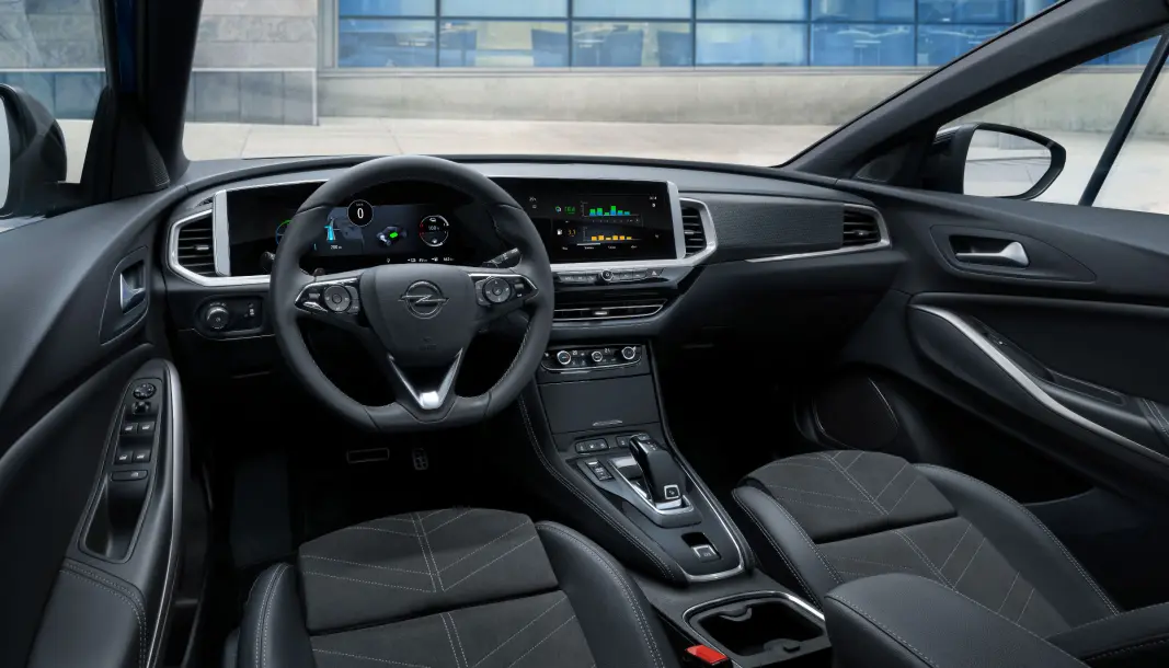 HELT NYTT: Også Opels kompakt-SUV Grandland har nå fått det nye instrumentpanelet. HELT NYTT: Også Opels kompakt-SUV Grandland har nå fått det nye instrumentpanelet.