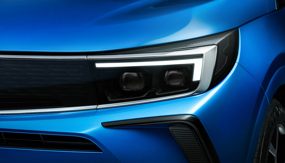 LYSMESTER: Lysteknologien fra Opel har ofte satt nye standarder. På Grandland finjusteres det intelligente systemet som maskerer ut møtende biler, men lyser opp omgivelsene.