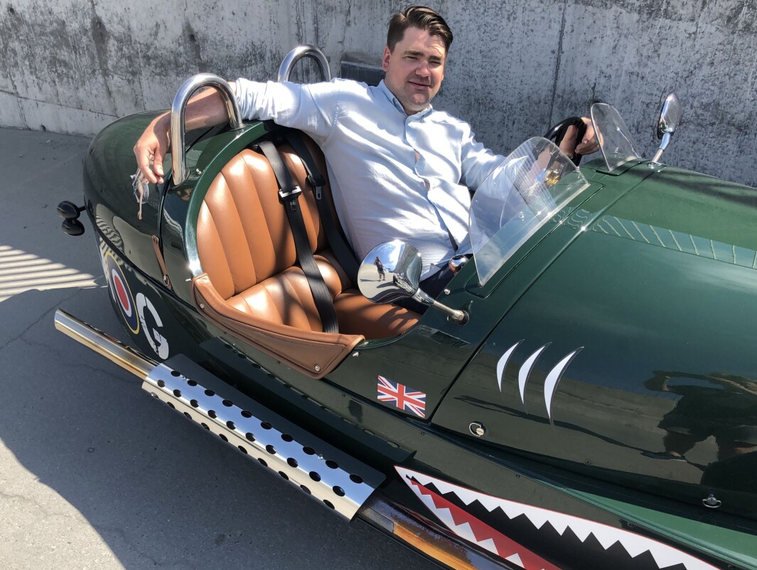 <span class="font-weight-bold" data-lab-font_weight_desktop="font-weight-bold">KOMPAKT TILVÆRELSE:</span> Kåre Anda Aronsens Morgan Threewheeler har akkurat den plassen og de kreftene han trenger for å være lykkelig. <span class="font-weight-bold" data-lab-font_weight_desktop="font-weight-bold">KOMPAKT TILVÆRELSE:</span> Kåre Anda Aronsens Morgan Threewheeler har akkurat den plassen og de kreftene han trenger for å være lykkelig.