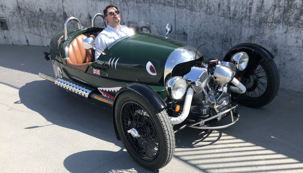 <span class="font-weight-bold" data-lab-font_weight_desktop="font-weight-bold">SKYGGEBOKSING:</span> Kåre Anda Aronsen synes kjøretøy med færre hjul gir mer Morgan Threewheeler kom i produksjon for første gang i 1911. <span class="font-weight-bold" data-lab-font_weight_desktop="font-weight-bold">SKYGGEBOKSING:</span> Kåre Anda Aronsen synes kjøretøy med færre hjul gir mer Morgan Threewheeler kom i produksjon for første gang i 1911.