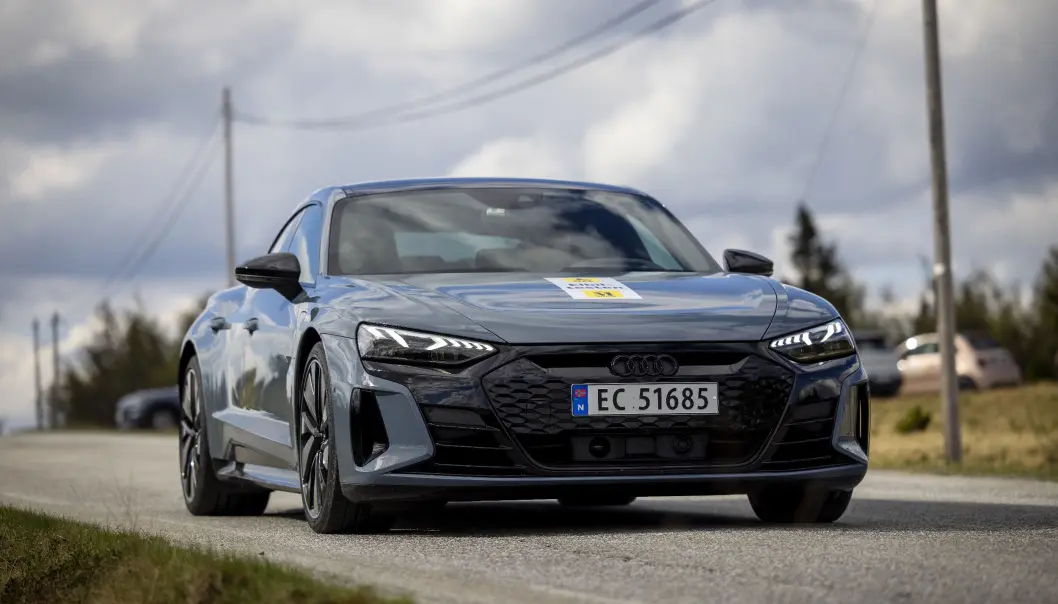 KAN BLI AVGIFTSBELAGT: Opposisjonspartiene vil ha moms på dyre elbiler, som denne Audi e-tron GT. De får støtte av det internasjonale pengefondet. KAN BLI AVGIFTSBELAGT: Opposisjonspartiene vil ha moms på dyre elbiler, som denne Audi e-tron GT. De får støtte av det internasjonale pengefondet.