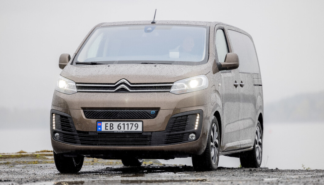 <span class=" font-weight-bold" data-lab-font_weight_desktop="font-weight-bold">TRILLING:</span> Med unntak av den merketypiske fronten, er SpaceTourer prikk lik Peugeot e-Traveller, Toyota Proace Electric og Opel Zafira-e. <span class=" font-weight-bold" data-lab-font_weight_desktop="font-weight-bold">TRILLING:</span> Med unntak av den merketypiske fronten, er SpaceTourer prikk lik Peugeot e-Traveller, Toyota Proace Electric og Opel Zafira-e.