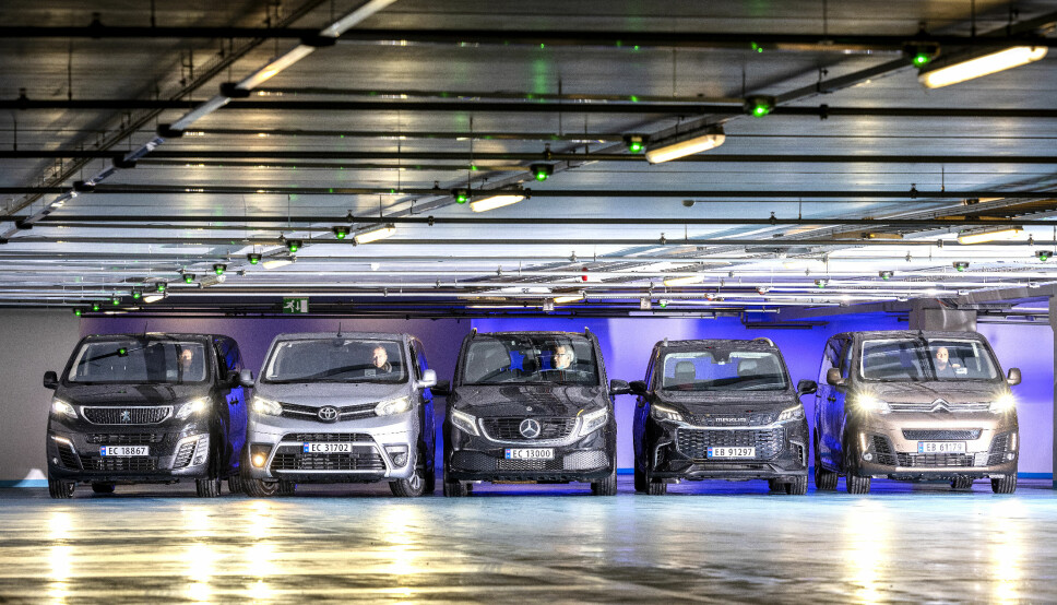 STORTEST: Disse fem elektriske testbilene har fra sju til ni sitteplasser.