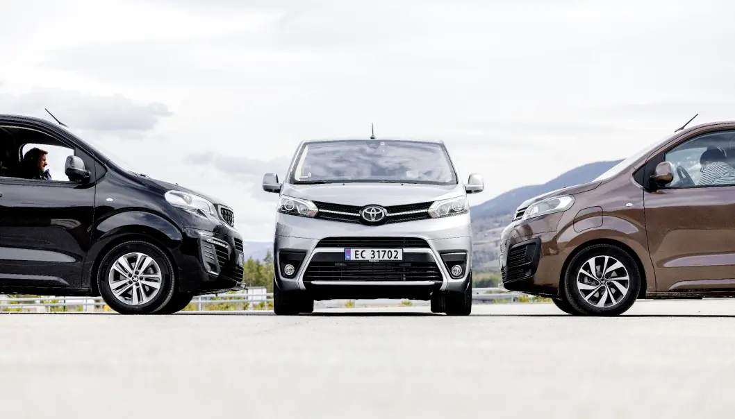 <span class=" font-weight-bold" data-lab-font_weight_desktop="font-weight-bold">TRILLINGER: </span>Bare grillen og noen emblemer her og der, skiller Toyota (i midten) fra Peugeot (t.v.) og Citroën. Under skallet er alt identisk. <span class=" font-weight-bold" data-lab-font_weight_desktop="font-weight-bold">TRILLINGER: </span>Bare grillen og noen emblemer her og der, skiller Toyota (i midten) fra Peugeot (t.v.) og Citroën. Under skallet er alt identisk.