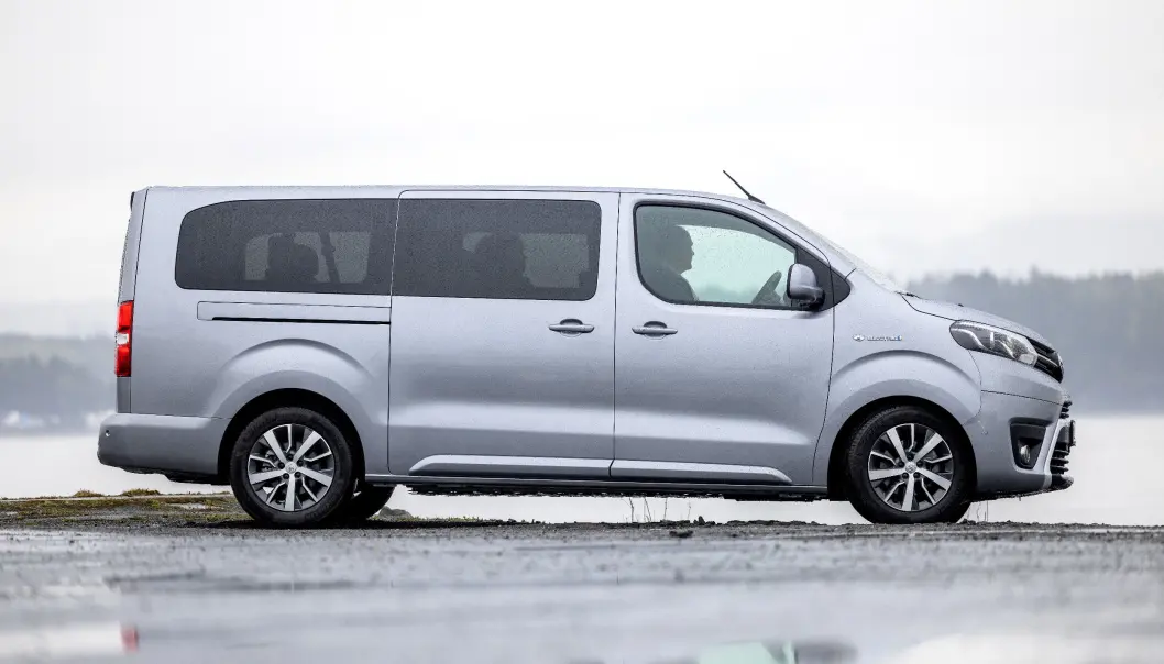 LANG BIL, KORT TUR: Med diesel er dette en ypperlige storfamiliebil. Som elbil går den for kort. LANG BIL, KORT TUR: Med diesel er dette en ypperlige storfamiliebil. Som elbil går den for kort.