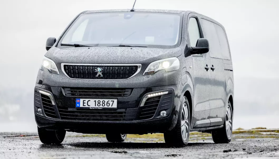 KORTREIST: Peugeot e-Traveller er praktisk og komfortabel, men rekkevidden er for dårlig.