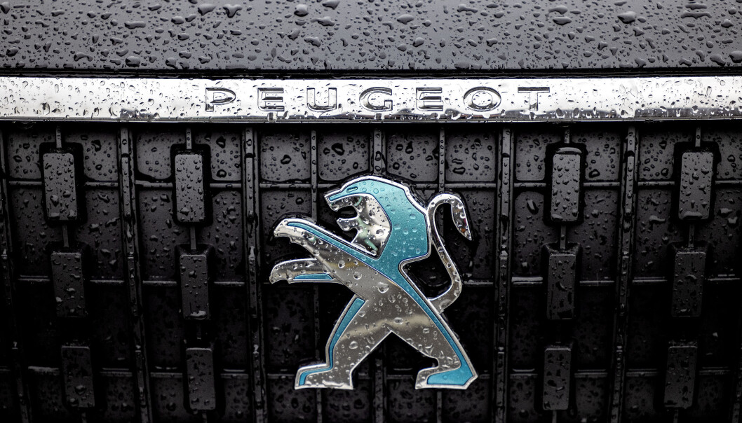 <span class=" font-weight-bold" data-lab-font_weight_desktop="font-weight-bold">LAVT BRØL:</span> Løven til Peugeot pryder griller på en rekke spennende modeller, men på den elektriske versjonen av store e-Traveller mister den litt styrke. <span class=" font-weight-bold" data-lab-font_weight_desktop="font-weight-bold">LAVT BRØL:</span> Løven til Peugeot pryder griller på en rekke spennende modeller, men på den elektriske versjonen av store e-Traveller mister den litt styrke.