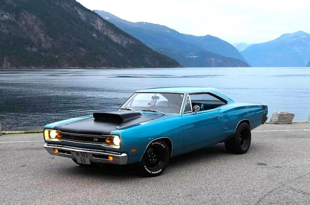 <span class="font-weight-bold" data-lab-font_weight_desktop="font-weight-bold">NATURLIG PEN: </span>Walther Svorkås Eide tar sin Dodge Super Bee på noen av Norges vakreste veier. <span class="font-weight-bold" data-lab-font_weight_desktop="font-weight-bold">NATURLIG PEN: </span>Walther Svorkås Eide tar sin Dodge Super Bee på noen av Norges vakreste veier.