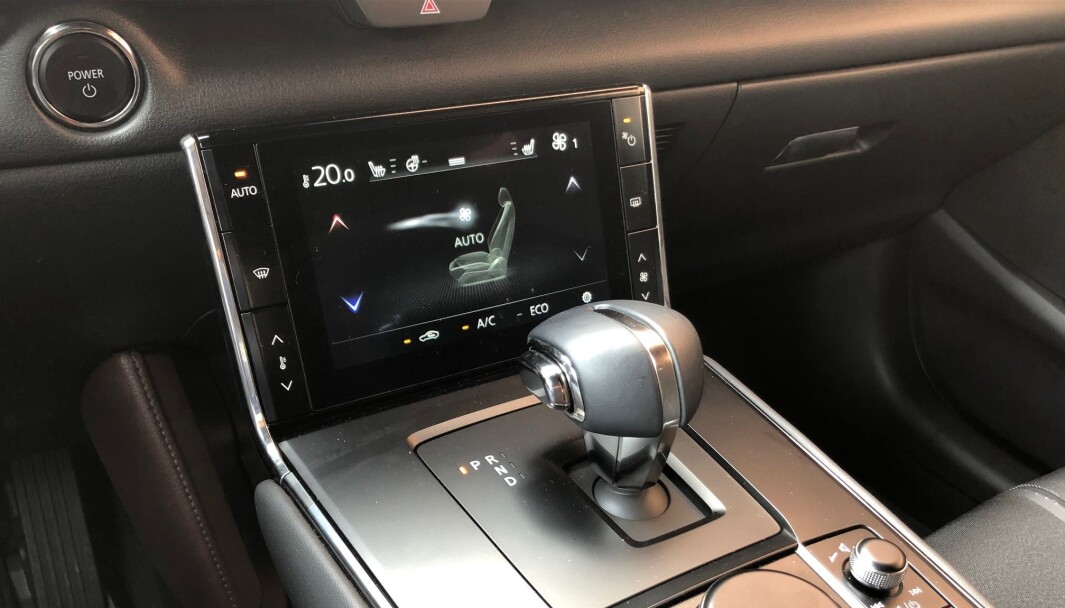 <span class=" font-weight-bold" data-lab-font_weight_desktop="font-weight-bold">KVALITET:</span> Mazda MX-30 utmerker seg med samme høye kvalitetsfølelse som på øvrige Mazda-modeller. <span class=" font-weight-bold" data-lab-font_weight_desktop="font-weight-bold">KVALITET:</span> Mazda MX-30 utmerker seg med samme høye kvalitetsfølelse som på øvrige Mazda-modeller.