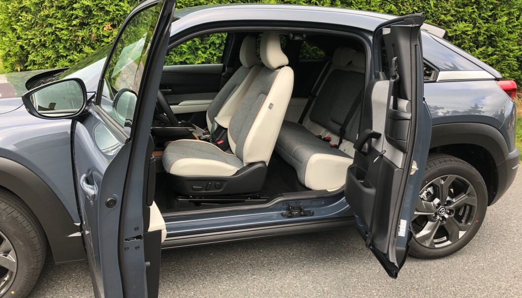 <span class=" font-weight-bold" data-lab-font_weight_desktop="font-weight-bold">UTRADISJONELL: </span>Dørløsningen i Mazda MX-30 er ulik alle andre modeller på markedet. Ett av flere eksempler på en produsent som ønsker å gå sine egne veier. <span class=" font-weight-bold" data-lab-font_weight_desktop="font-weight-bold">UTRADISJONELL: </span>Dørløsningen i Mazda MX-30 er ulik alle andre modeller på markedet. Ett av flere eksempler på en produsent som ønsker å gå sine egne veier.