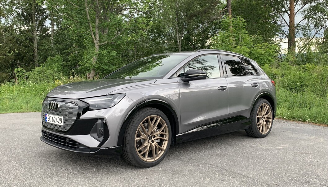 TØFT: Audi Q4 e-tron er en ypperlig familiebil, men for dyr til å være blant årets 10 beste kjøp, mener juryen. TØFT: Audi Q4 e-tron er en ypperlig familiebil, men for dyr til å være blant årets 10 beste kjøp, mener juryen.