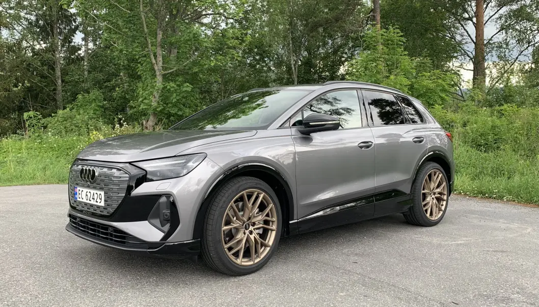 TØFT: Audi Q4 e-tron er en ypperlig familiebil, men for dyr til å være blant årets 10 beste kjøp, mener juryen. TØFT: Audi Q4 e-tron er en ypperlig familiebil, men for dyr til å være blant årets 10 beste kjøp, mener juryen.