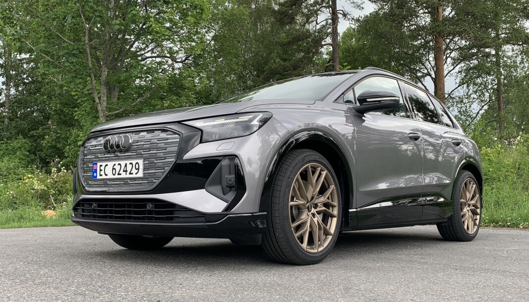 MARKERER SEG: Etter vår mening er Q4 e-tron visuelt mer vellykket enn både ID.4, Enyaq og den opprinnelig e-tron-SUV-en. MARKERER SEG: Etter vår mening er Q4 e-tron visuelt mer vellykket enn både ID.4, Enyaq og den opprinnelig e-tron-SUV-en.