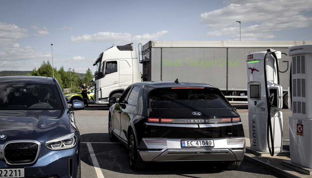 <span class=" font-weight-bold" data-lab-font_weight_desktop="font-weight-bold">LADEMESTER: </span>Ioniq 5 kommer på markedet med klasseledende ladeevne – på papiret. Også i praksis gjør den sine saker svært bra. <span class=" font-weight-bold" data-lab-font_weight_desktop="font-weight-bold">LADEMESTER: </span>Ioniq 5 kommer på markedet med klasseledende ladeevne – på papiret. Også i praksis gjør den sine saker svært bra.