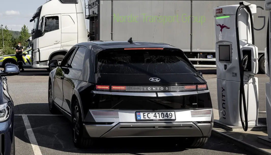 <span class=" font-weight-bold" data-lab-font_weight_desktop="font-weight-bold">LADEMESTER: </span>Ioniq 5 kommer på markedet med klasseledende ladeevne – på papiret. Også i praksis gjør den sine saker svært bra. <span class=" font-weight-bold" data-lab-font_weight_desktop="font-weight-bold">LADEMESTER: </span>Ioniq 5 kommer på markedet med klasseledende ladeevne – på papiret. Også i praksis gjør den sine saker svært bra.