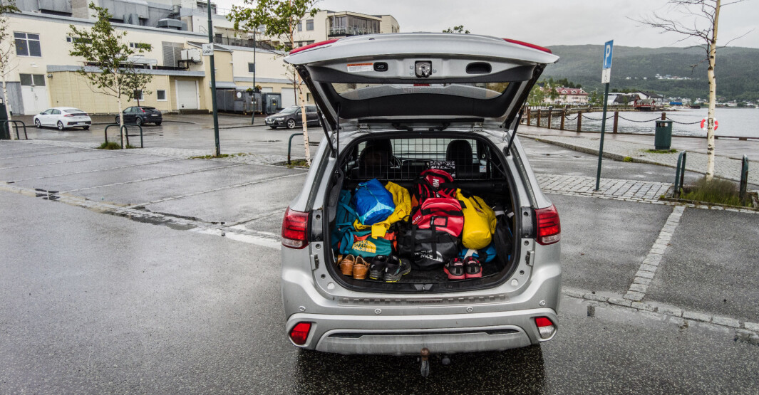 SJEKK VEKTA (…I VOGNKORTET): Det er begrensninger for hvor tung bagasjen kan være. Her er en Mitsubishi Outlander klar for helgetur. SJEKK VEKTA (…I VOGNKORTET): Det er begrensninger for hvor tung bagasjen kan være. Her er en Mitsubishi Outlander klar for helgetur.