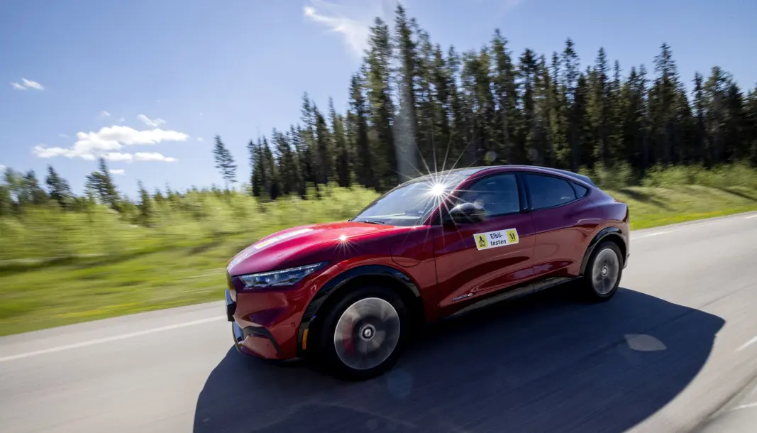 <span class=" font-weight-bold" data-lab-font_weight_desktop="font-weight-bold">SOLID: </span>Mustang Mach-E har mange kvaliteter, ikke minst meget god rekkevidde og høyt komfort – godt dokumentert senest i sommerens elbiltest i regi av Motor og NAF. <span class=" font-weight-bold" data-lab-font_weight_desktop="font-weight-bold">SOLID: </span>Mustang Mach-E har mange kvaliteter, ikke minst meget god rekkevidde og høyt komfort – godt dokumentert senest i sommerens elbiltest i regi av Motor og NAF.