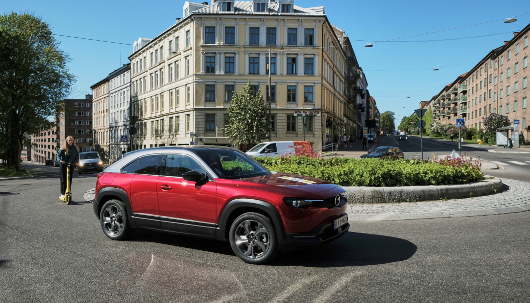 SPENNENDE: Mazdas første elbil, MX-30, kommer nå som ladbar hybrid, SPENNENDE: Mazdas første elbil, MX-30, kommer nå som ladbar hybrid,